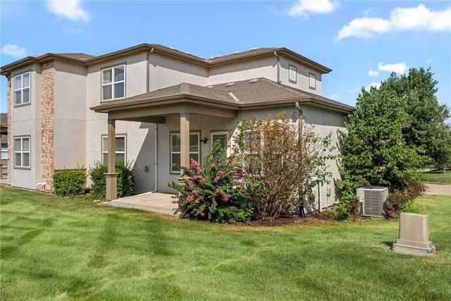 21871 W 116th Place, Olathe, KS 66061