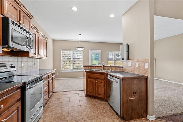 21871 W 116th Place, Olathe, KS 66061