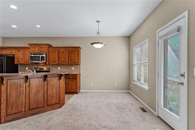 21871 W 116th Place, Olathe, KS 66061