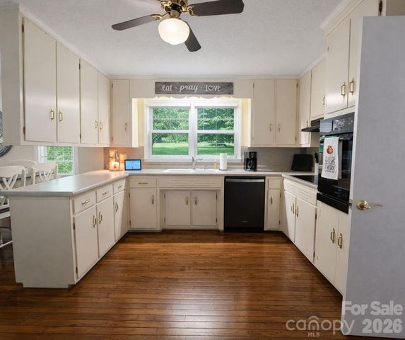 216 Delview Drive, Cherryville, NC 28021