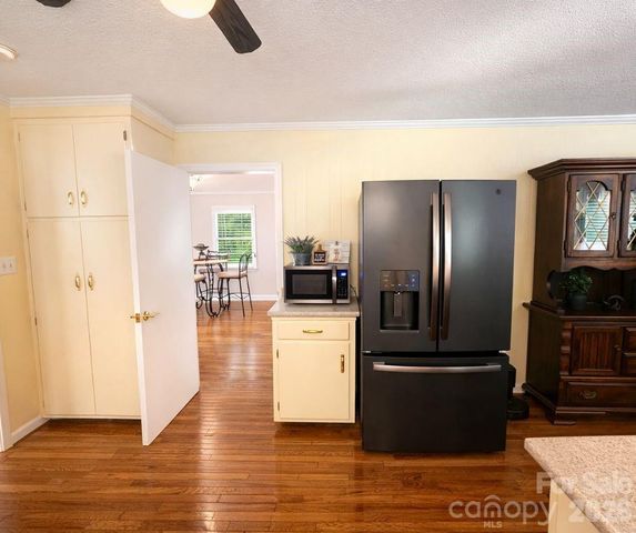 216 Delview Drive, Cherryville, NC 28021
