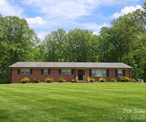 216 Delview Drive, Cherryville, NC 28021