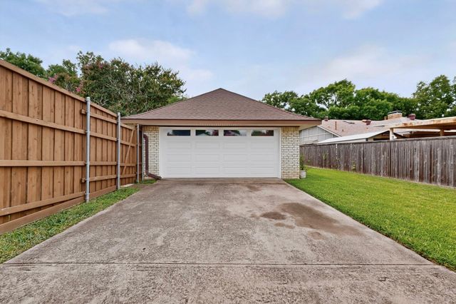 614 Pebblecreek Drive, Garland, TX 75040