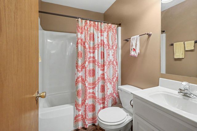702 Admiral Drive, Chesterton, IN 46304