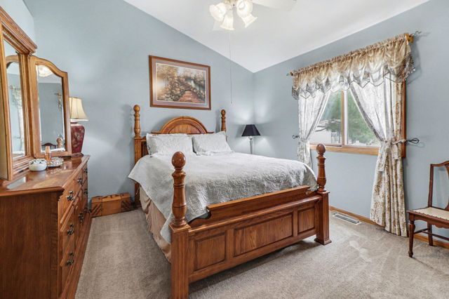 702 Admiral Drive, Chesterton, IN 46304
