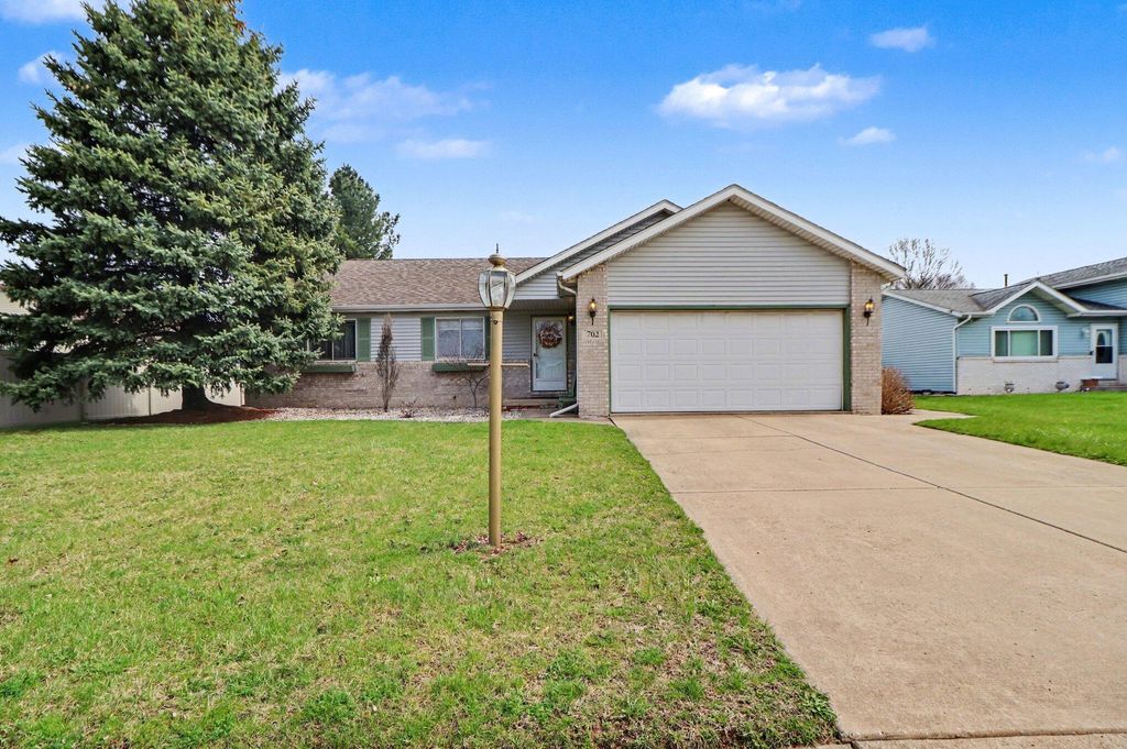 702 Admiral Drive, Chesterton, IN 46304
