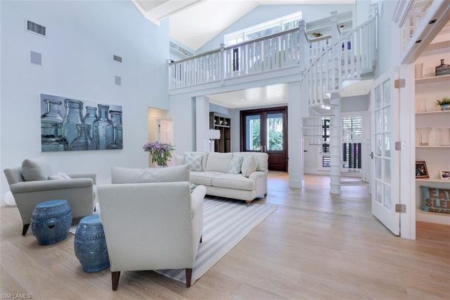 154 4th AVE N, Naples, FL 34102