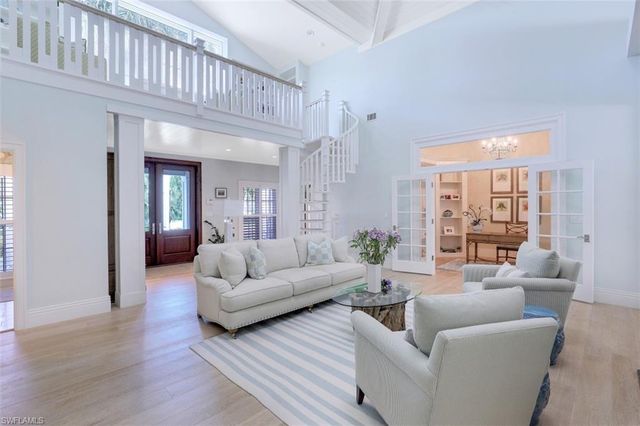154 4th AVE N, Naples, FL 34102