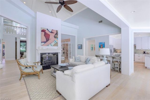 154 4th AVE N, Naples, FL 34102