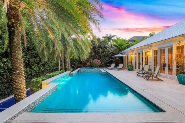 154 4th AVE N, Naples, FL 34102