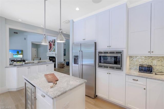 154 4th AVE N, Naples, FL 34102