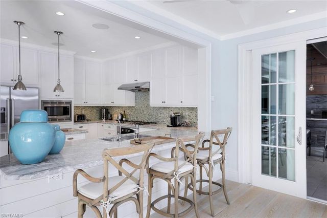 154 4th AVE N, Naples, FL 34102