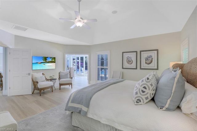 154 4th AVE N, Naples, FL 34102
