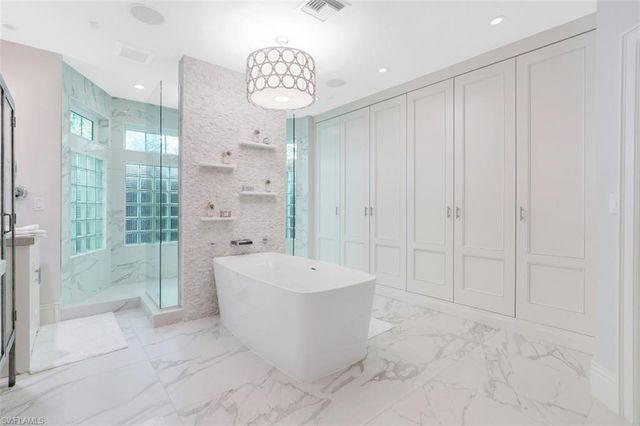 154 4th AVE N, Naples, FL 34102