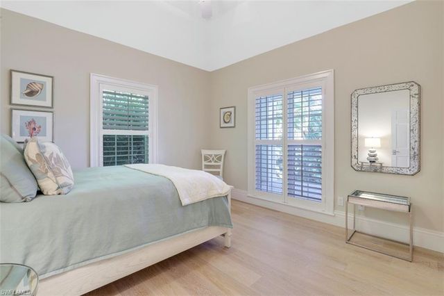 154 4th AVE N, Naples, FL 34102