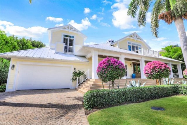 154 4th AVE N, Naples, FL 34102