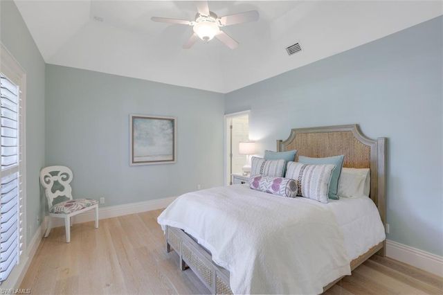 154 4th AVE N, Naples, FL 34102