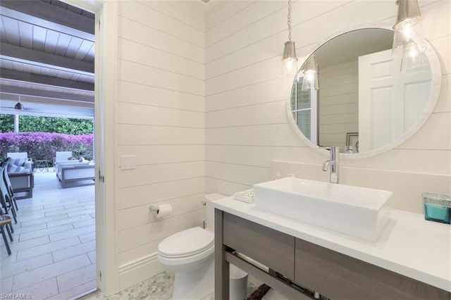 154 4th AVE N, Naples, FL 34102