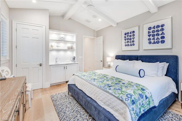 154 4th AVE N, Naples, FL 34102