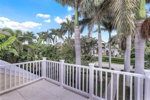 154 4th AVE N, Naples, FL 34102