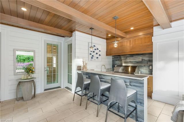154 4th AVE N, Naples, FL 34102