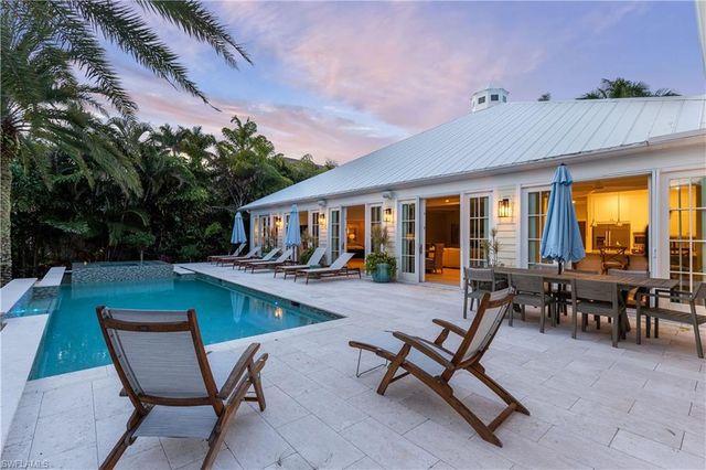 154 4th AVE N, Naples, FL 34102