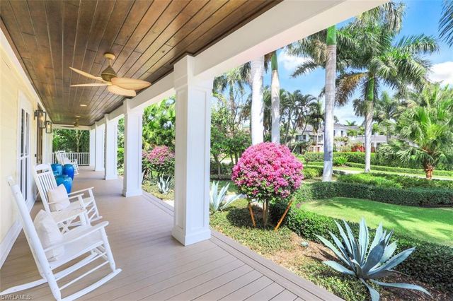 154 4th AVE N, Naples, FL 34102