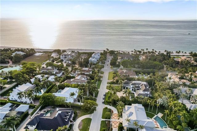 154 4th AVE N, Naples, FL 34102
