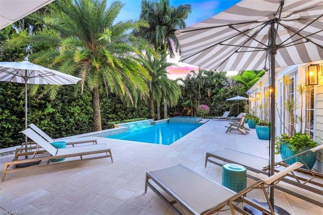 154 4th AVE N, Naples, FL 34102