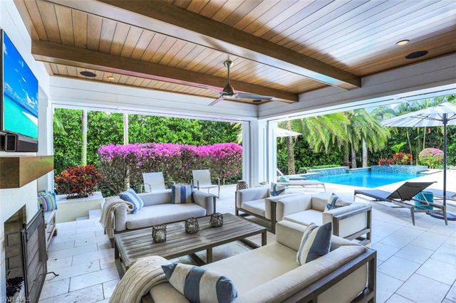 154 4th AVE N, Naples, FL 34102