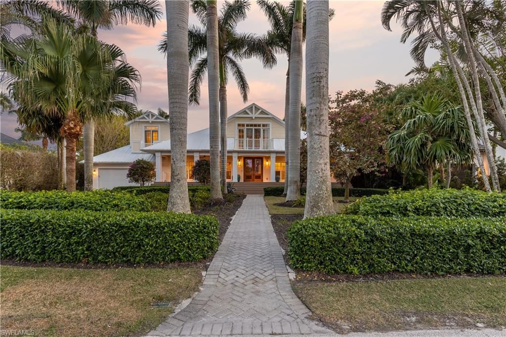 154 4th AVE N, Naples, FL 34102