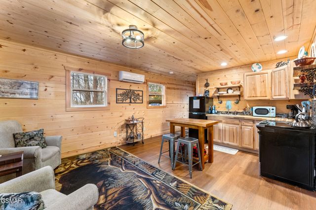 1634 S Mountain View Road, Sevierville, TN 37876