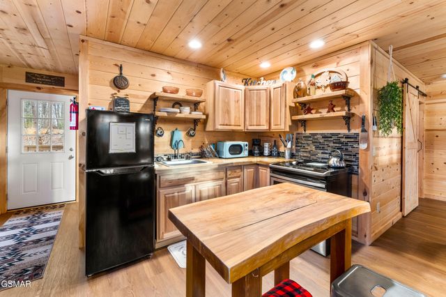 1634 S Mountain View Road, Sevierville, TN 37876