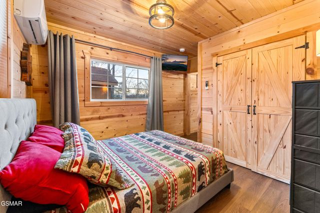 1634 S Mountain View Road, Sevierville, TN 37876