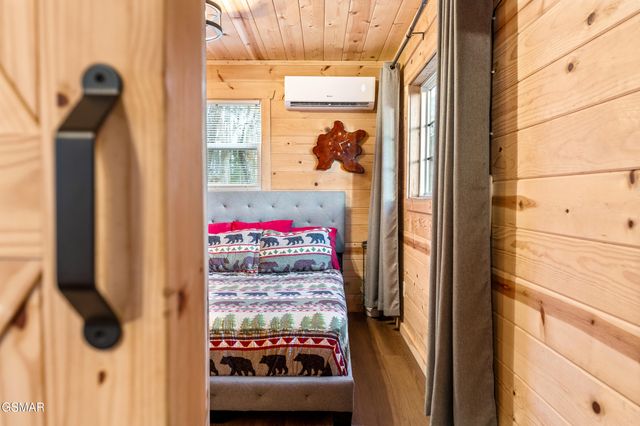 1634 S Mountain View Road, Sevierville, TN 37876