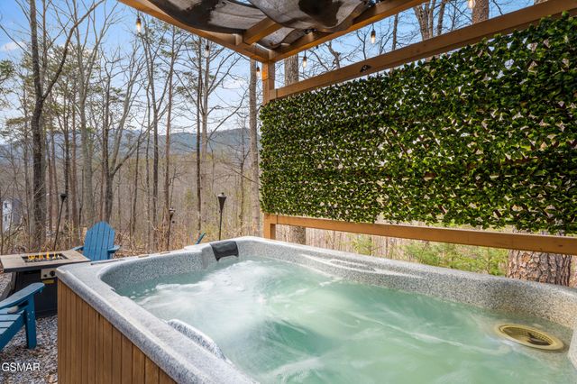 1634 S Mountain View Road, Sevierville, TN 37876