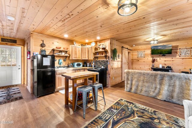 1634 S Mountain View Road, Sevierville, TN 37876