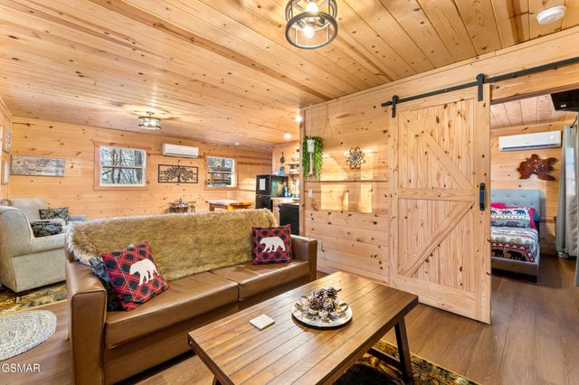 1634 S Mountain View Road, Sevierville, TN 37876