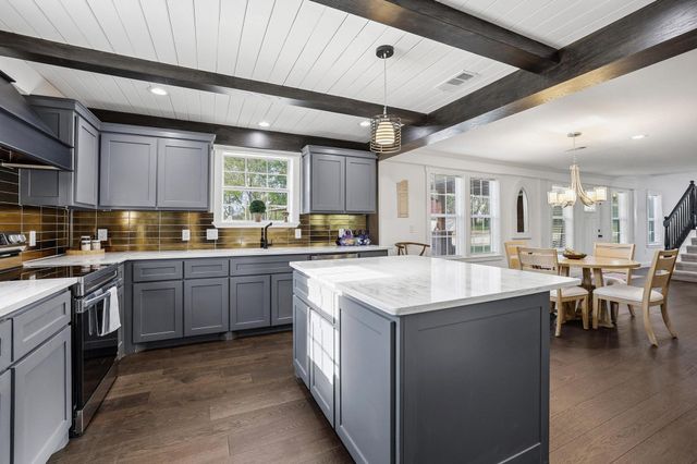 1604 County Rd 4040, Savoy, TX 75479