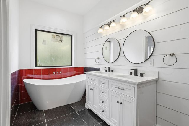 1604 County Rd 4040, Savoy, TX 75479