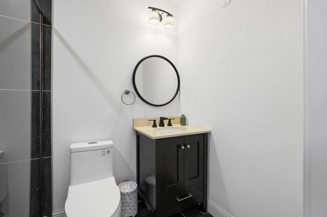 1604 County Rd 4040, Savoy, TX 75479