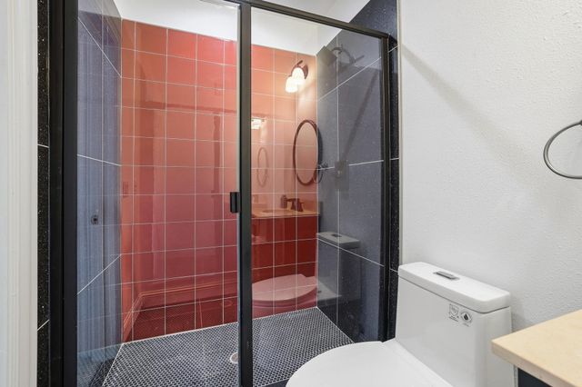 1604 County Rd 4040, Savoy, TX 75479