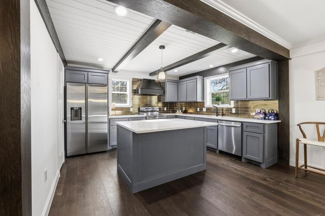 1604 County Rd 4040, Savoy, TX 75479