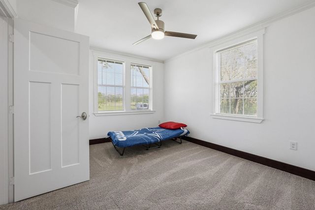 1604 County Rd 4040, Savoy, TX 75479