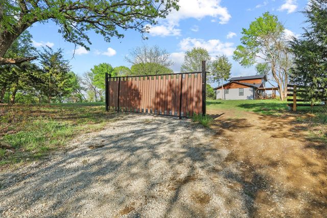 1604 County Rd 4040, Savoy, TX 75479