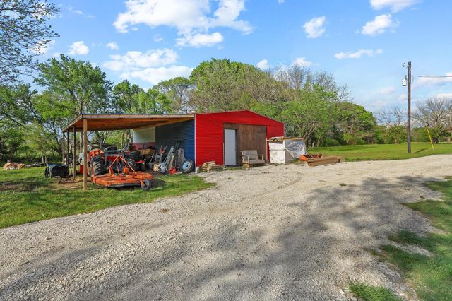 1604 County Rd 4040, Savoy, TX 75479