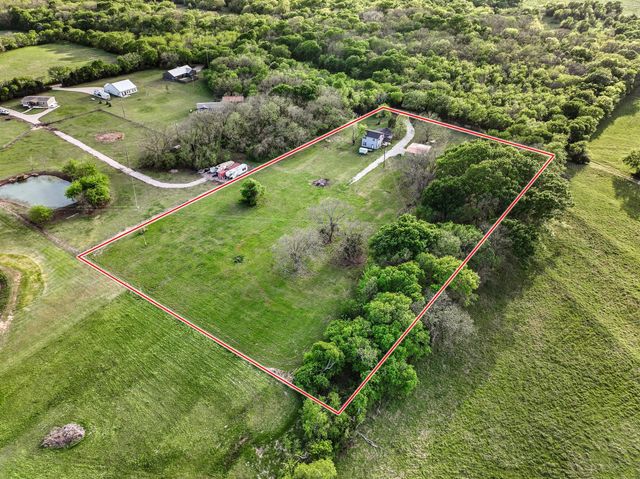 1604 County Rd 4040, Savoy, TX 75479