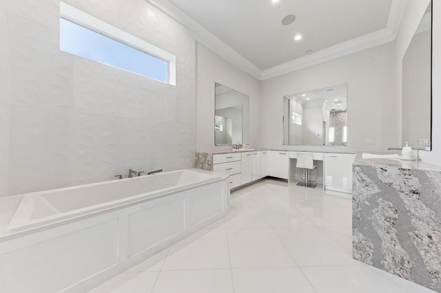 11938 N Lake Drive, Boynton Beach, FL 33436