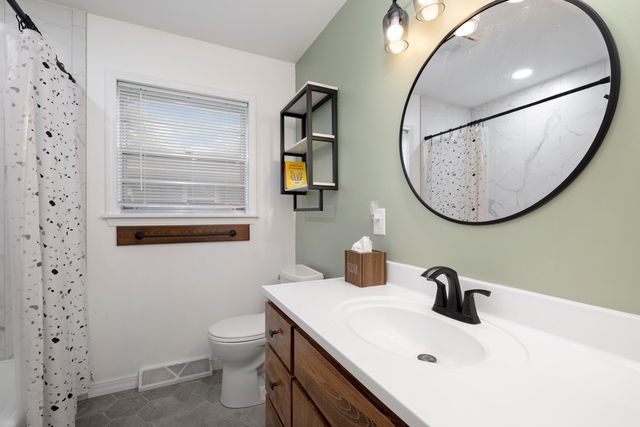 2451 S Hillside Drive, Springfield, MO 65804