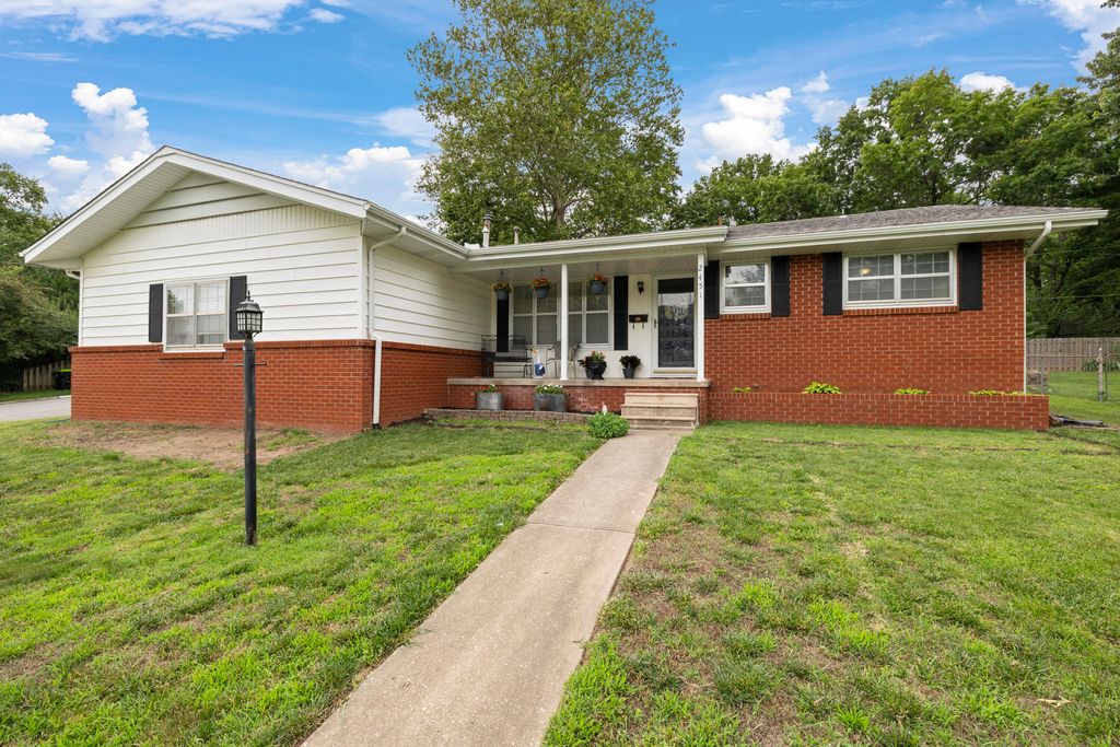 2451 S Hillside Drive, Springfield, MO 65804